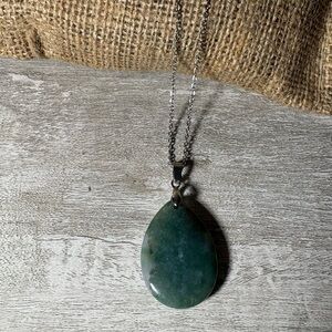 Elegant Green Pendant Necklace